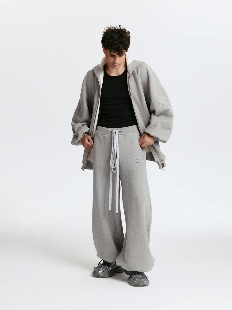 Брюки широкие унисекс с акцентным  шнуром