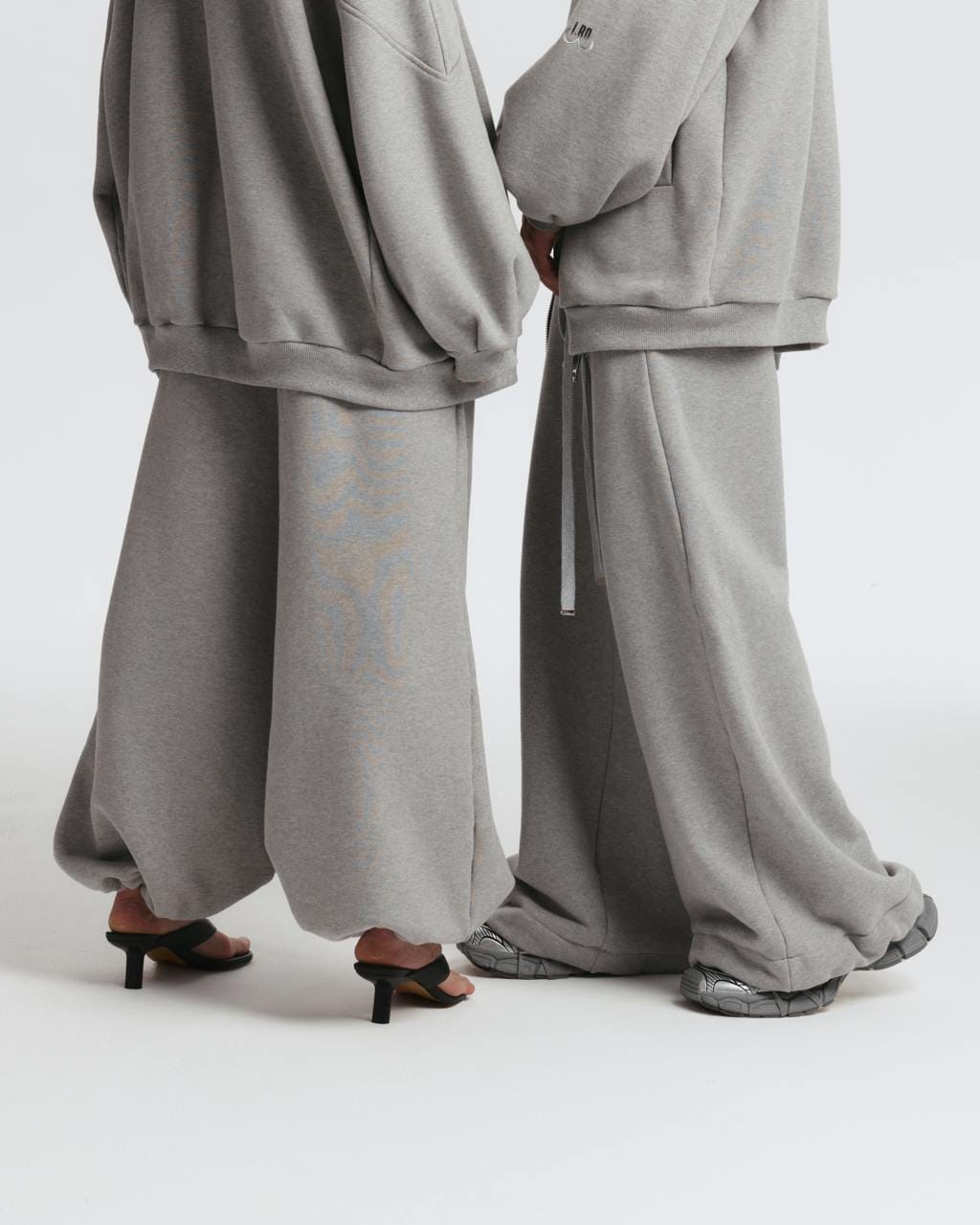 Брюки широкие унисекс с акцентным  шнуром