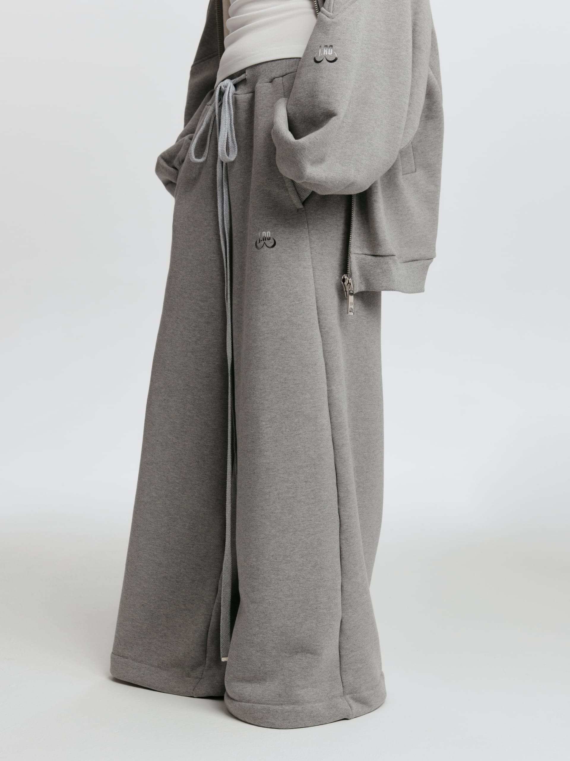 Брюки широкие унисекс с акцентным  шнуром